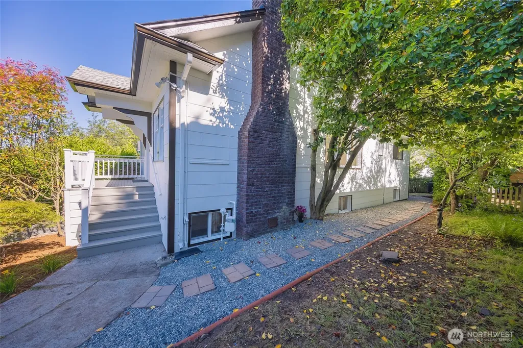 331 NE 53rd Street Seattle WA 98105