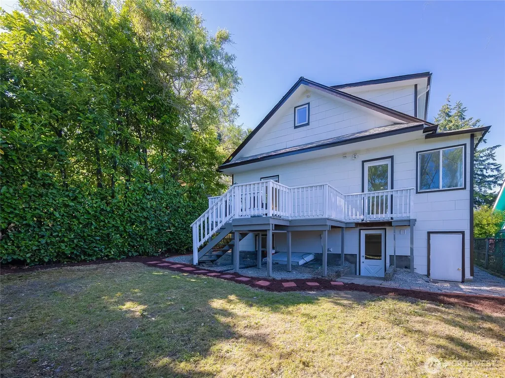 331 NE 53rd Street Seattle WA 98105