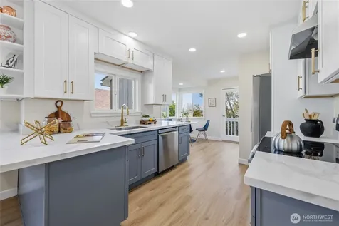 331 NE 53rd Street Seattle WA 98105