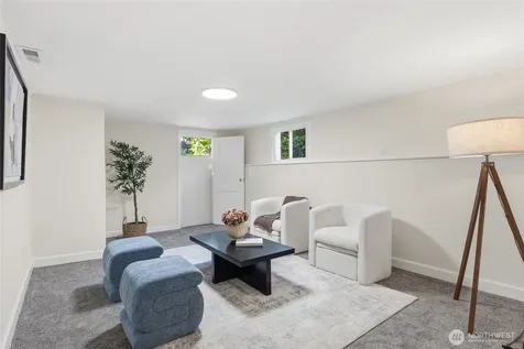 331 NE 53rd Street Seattle WA 98105