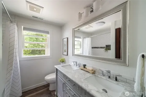 15104 Sunrise Drive NE Bainbridge Island WA 98110
