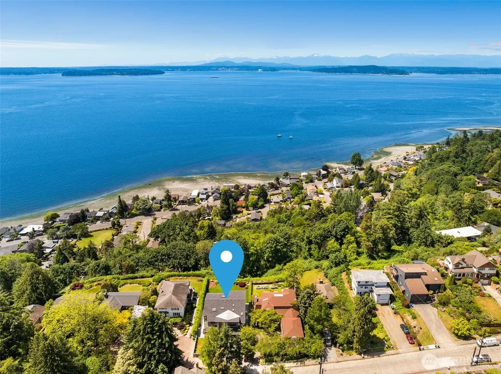 4800 52nd Avenue SW Seattle WA 98116