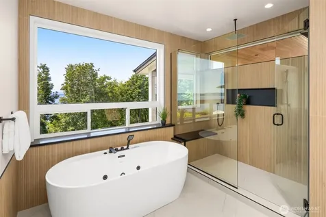 4800 52nd Avenue SW Seattle WA 98116