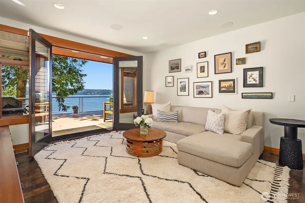 4174 Beach Drive Freeland WA 98249
