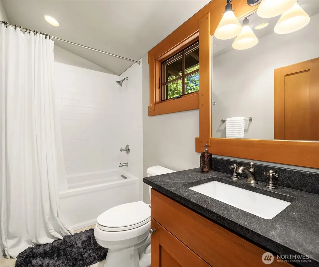 4174 Beach Drive Freeland WA 98249