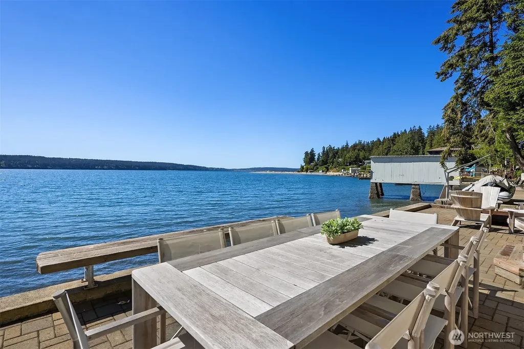 4174 Beach Drive Freeland WA 98249
