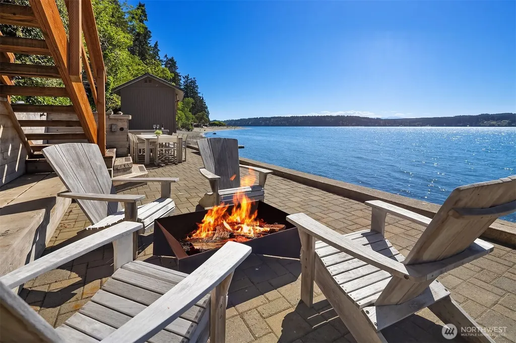4174 Beach Drive Freeland WA 98249
