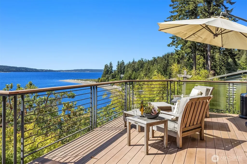 4174 Beach Drive Freeland WA 98249