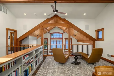 4174 Beach Drive Freeland WA 98249