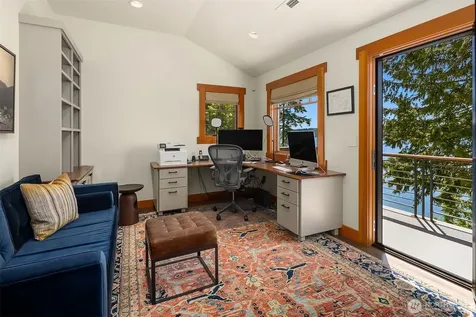 4174 Beach Drive Freeland WA 98249