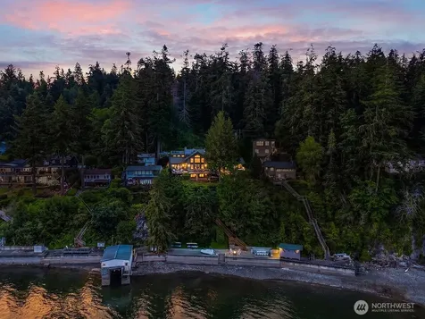 4174 Beach Drive Freeland WA 98249