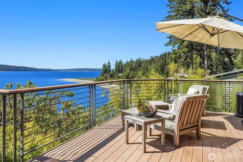 4174 Beach Drive Freeland WA 98249