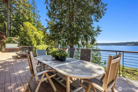 4174 Beach Drive Freeland WA 98249