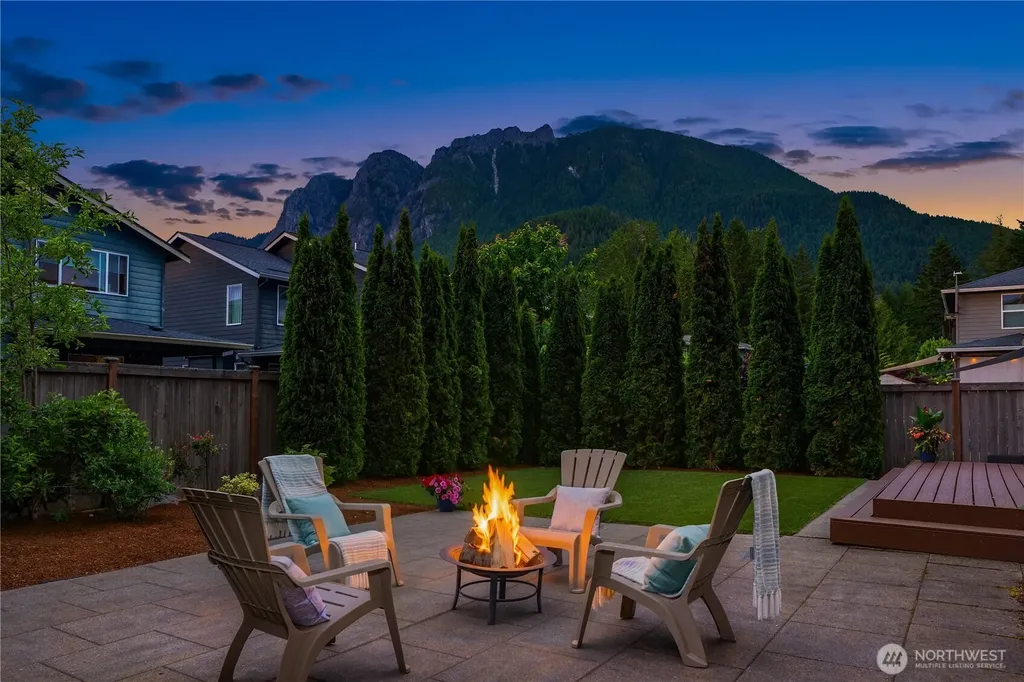 336 Zemp Way NE North Bend WA 98045
