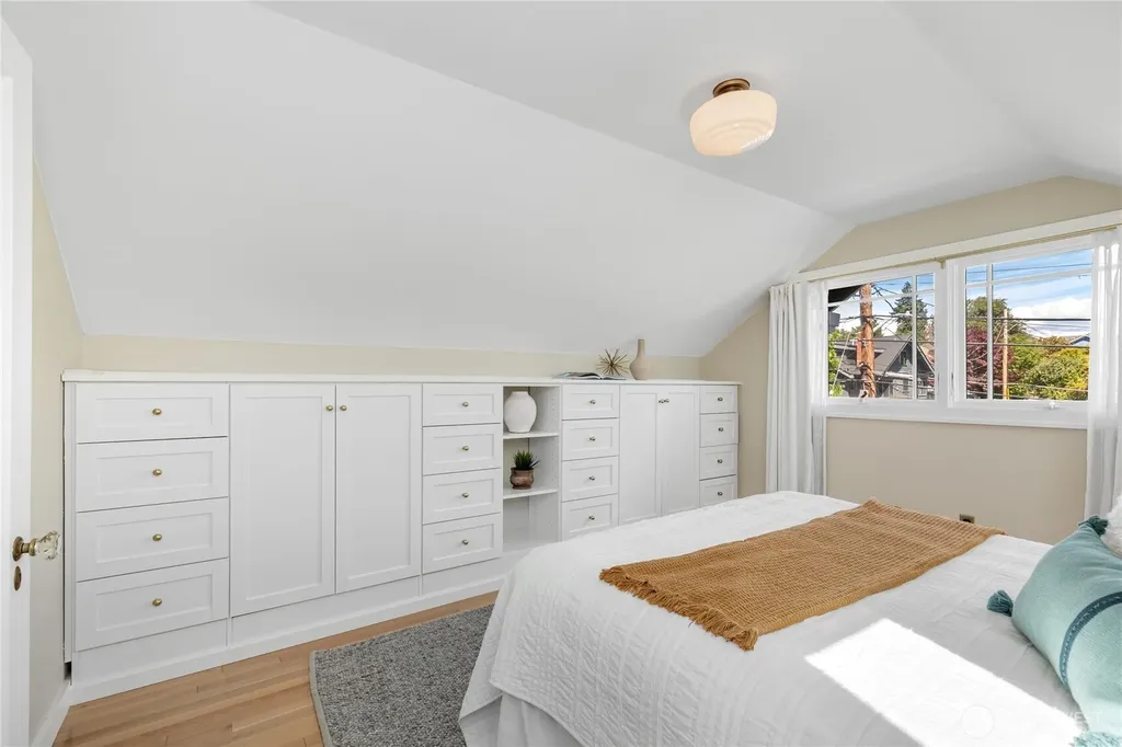 3929 Ashworth Avenue N Seattle WA 98103