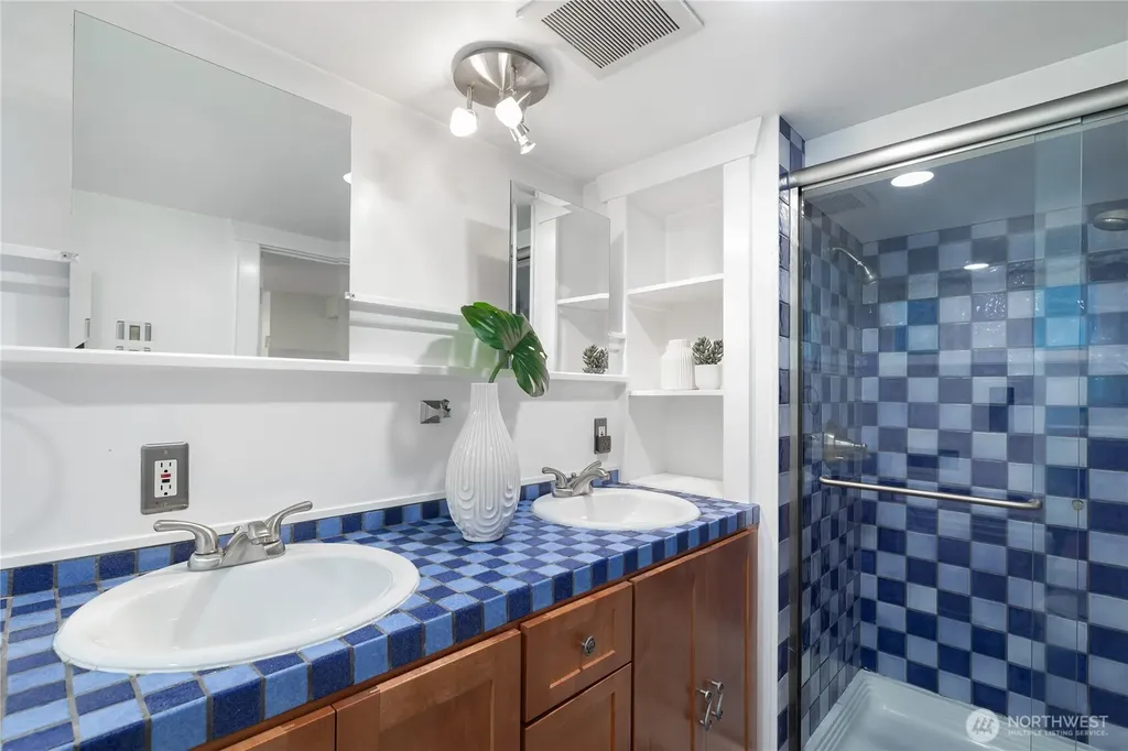 3929 Ashworth Avenue N Seattle WA 98103