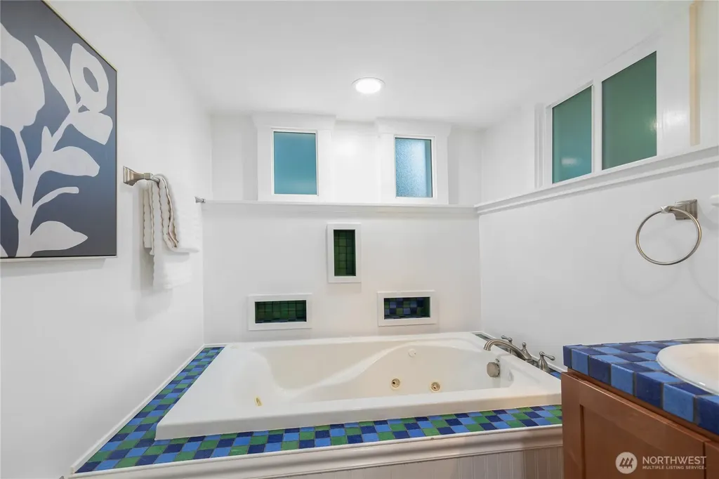 3929 Ashworth Avenue N Seattle WA 98103