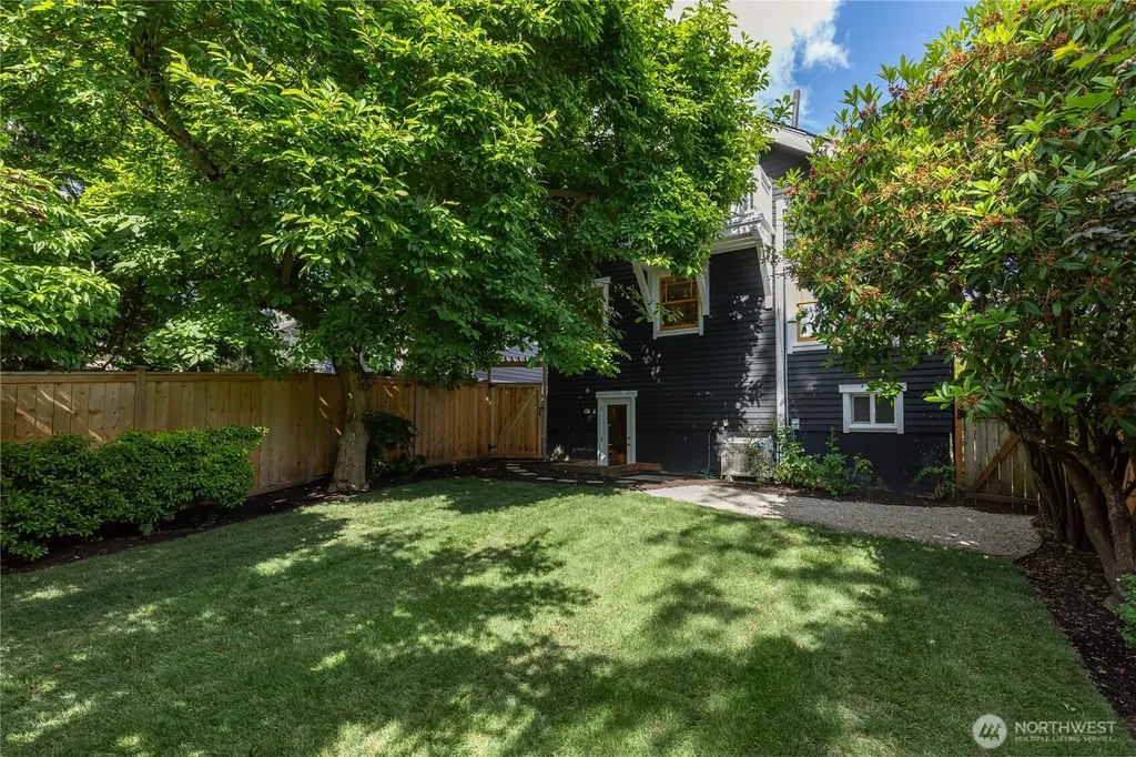 3929 Ashworth Avenue N Seattle WA 98103