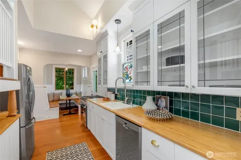 3929 Ashworth Avenue N Seattle WA 98103