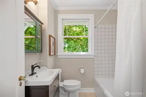 3929 Ashworth Avenue N Seattle WA 98103