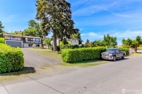 5127 S Hazel Street Seattle WA 98178