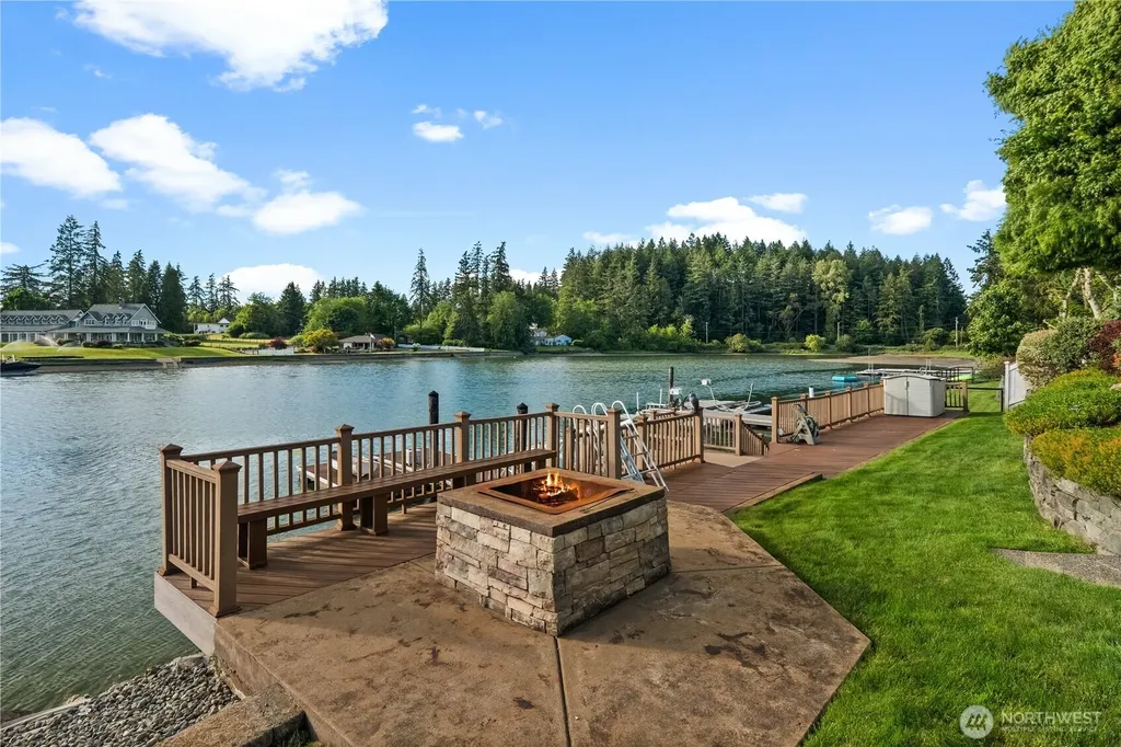 7804 Ray Nash Drive NW Gig Harbor WA 98335