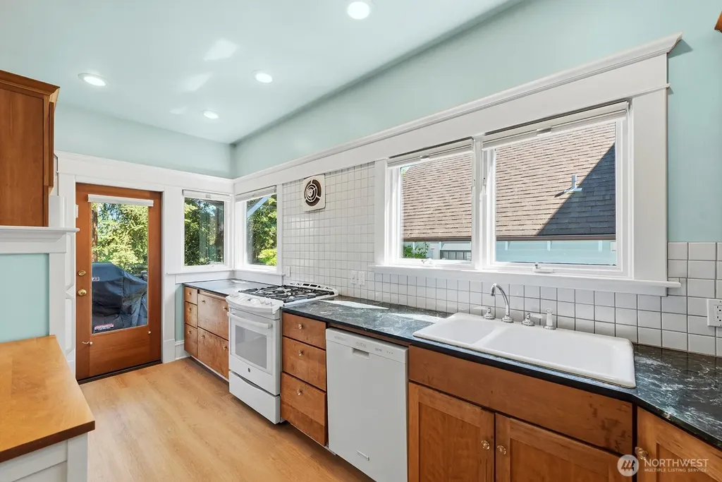 6314 19th Avenue NE Seattle WA 98115