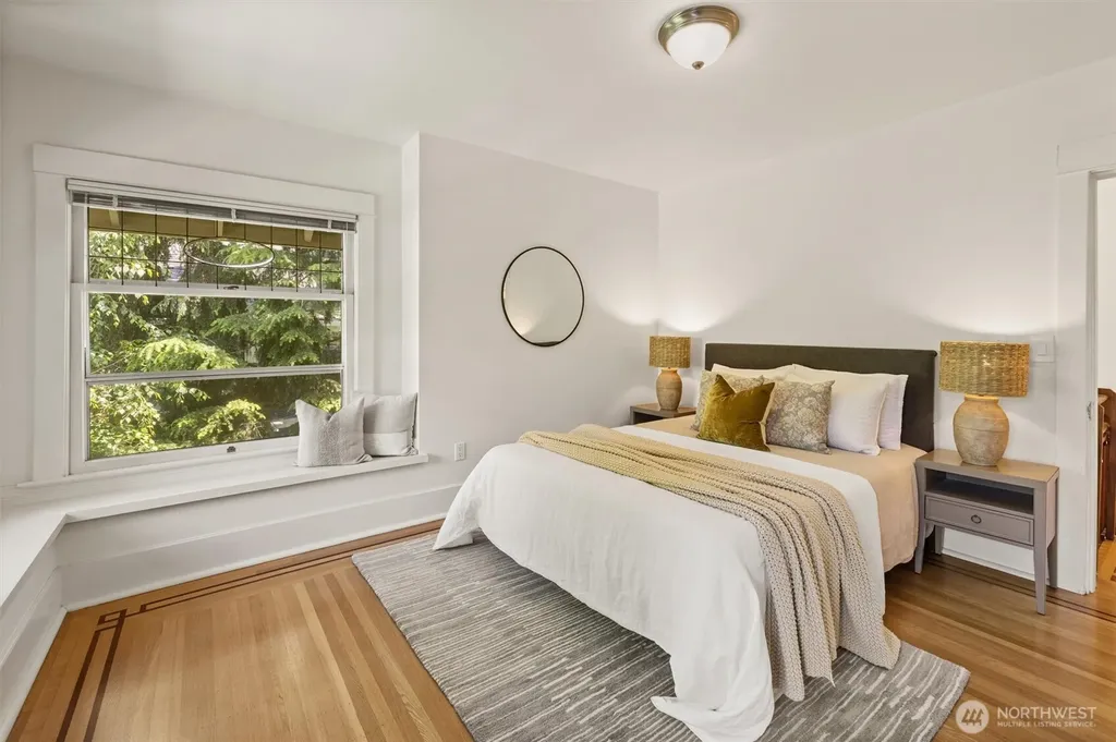 938 18th Avenue E Seattle WA 98112