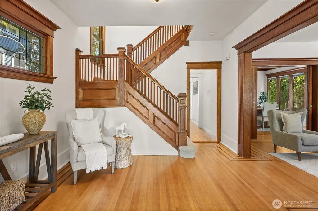 938 18th Avenue E Seattle WA 98112