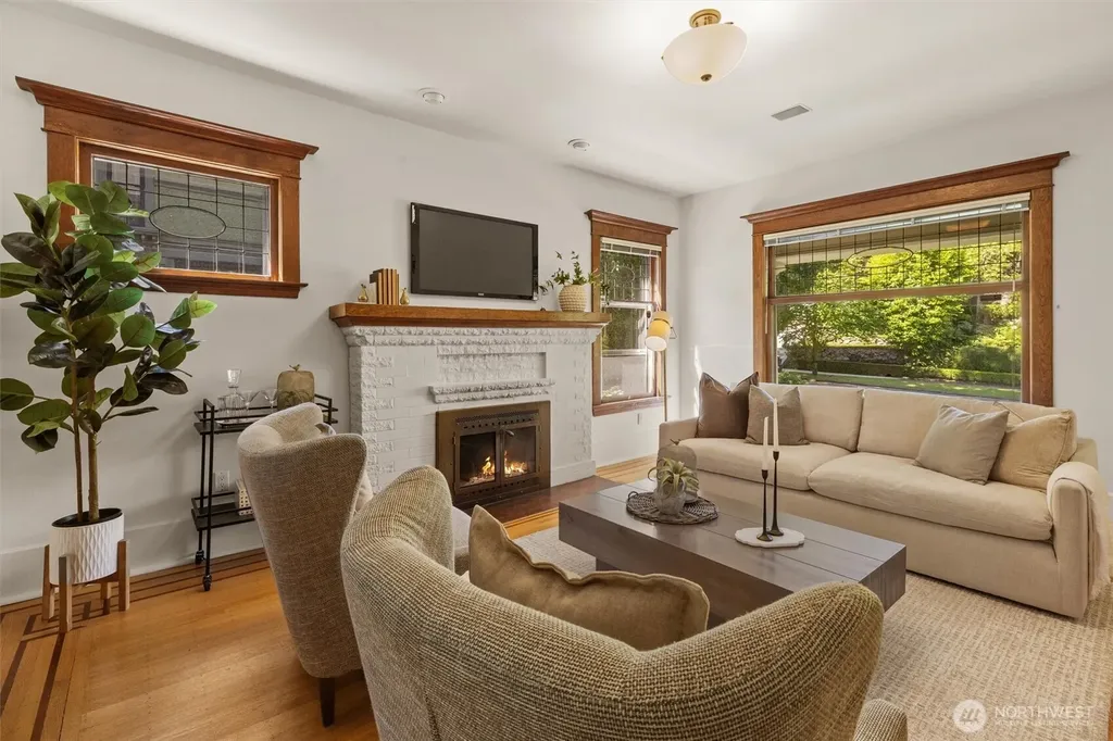 938 18th Avenue E Seattle WA 98112