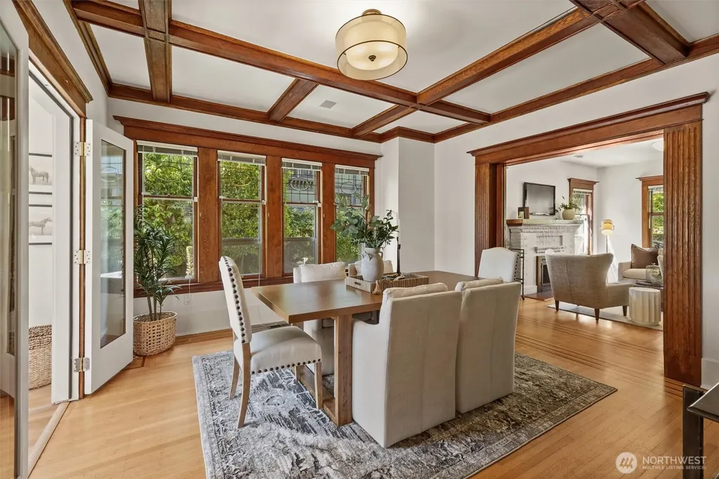 938 18th Avenue E Seattle WA 98112