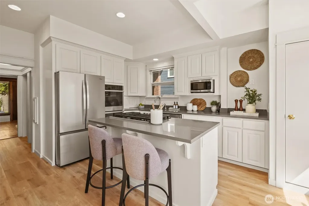 938 18th Avenue E Seattle WA 98112