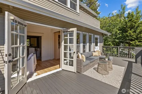 938 18th Avenue E Seattle WA 98112