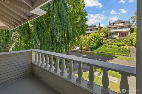 938 18th Avenue E Seattle WA 98112