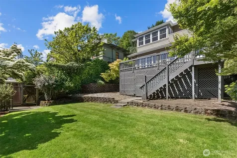 938 18th Avenue E Seattle WA 98112