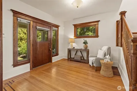 938 18th Avenue E Seattle WA 98112