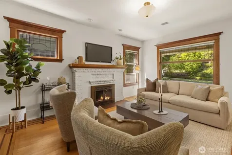 938 18th Avenue E Seattle WA 98112