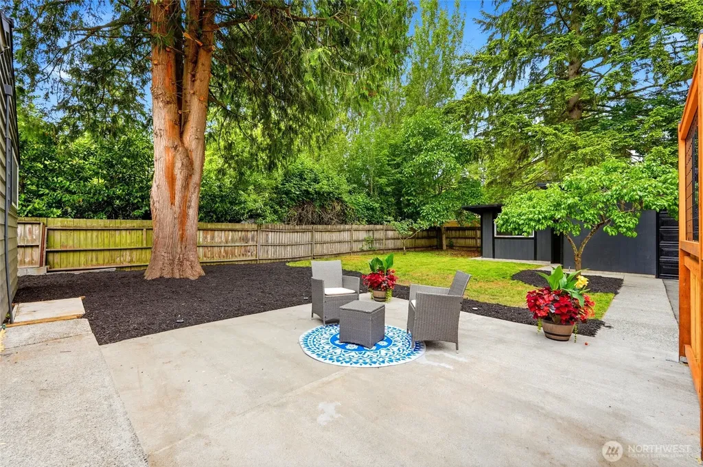 15822 26th Avenue NE Shoreline WA 98155