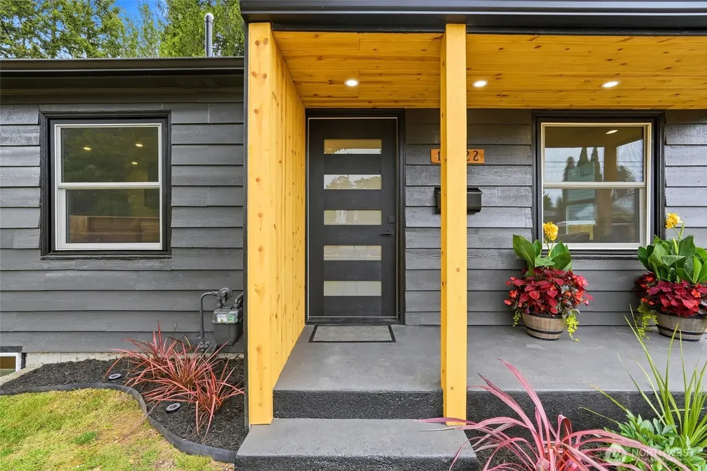 15822 26th Avenue NE Shoreline WA 98155