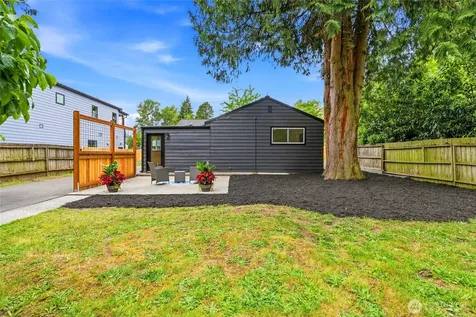 15822 26th Avenue NE Shoreline WA 98155