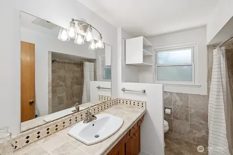 10312 Wallingford Avenue N Seattle WA 98133