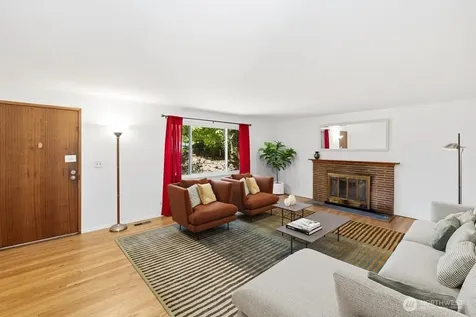 10312 Wallingford Avenue N Seattle WA 98133