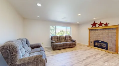 22 Weatherstone Road Omak WA 98841