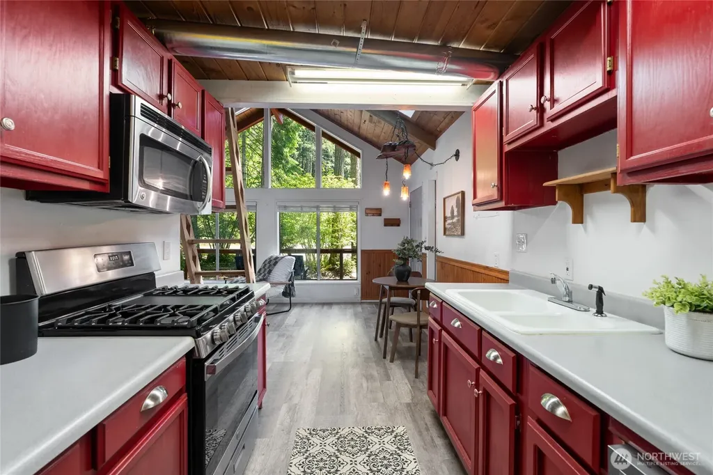 570 N Duckabush Drive W Hoodsport WA 98548