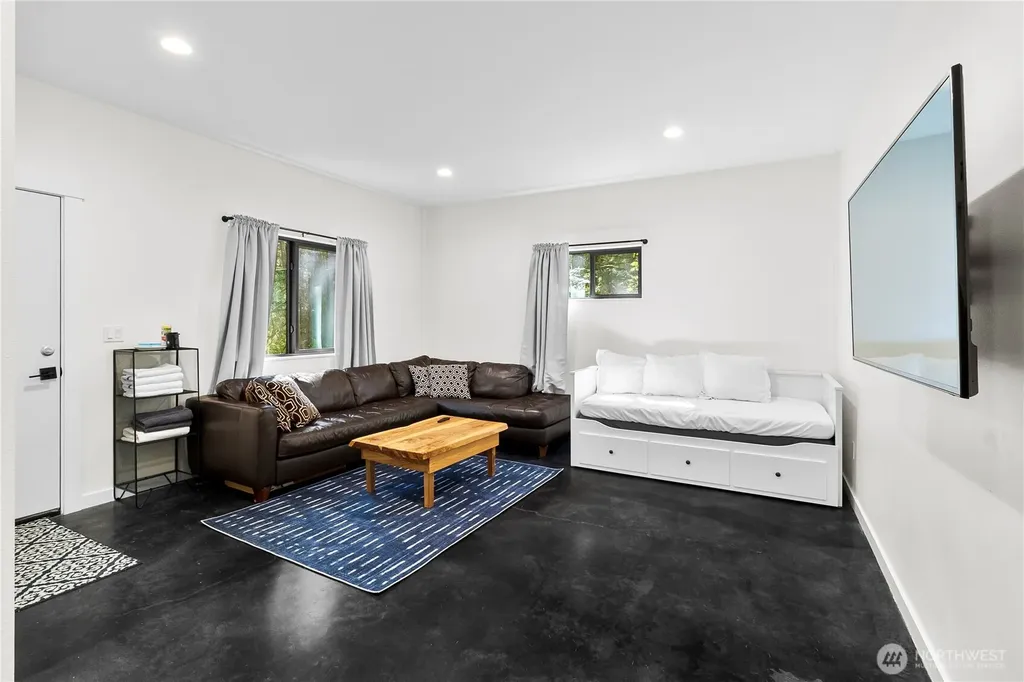 7475 Canyon View Drive Deming WA 98244