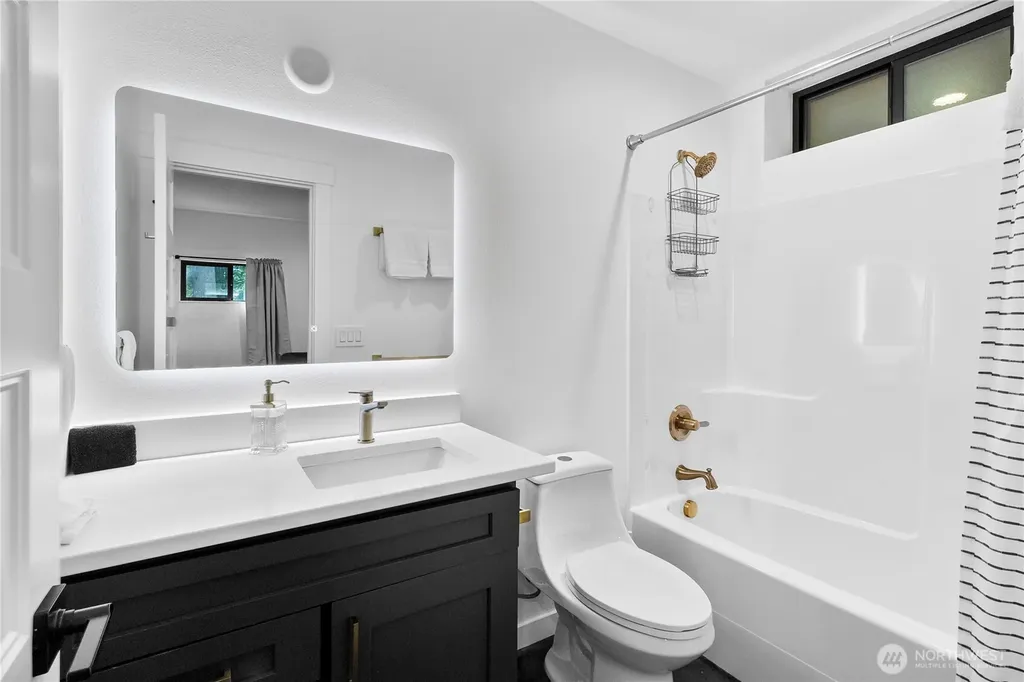 7475 Canyon View Drive Deming WA 98244