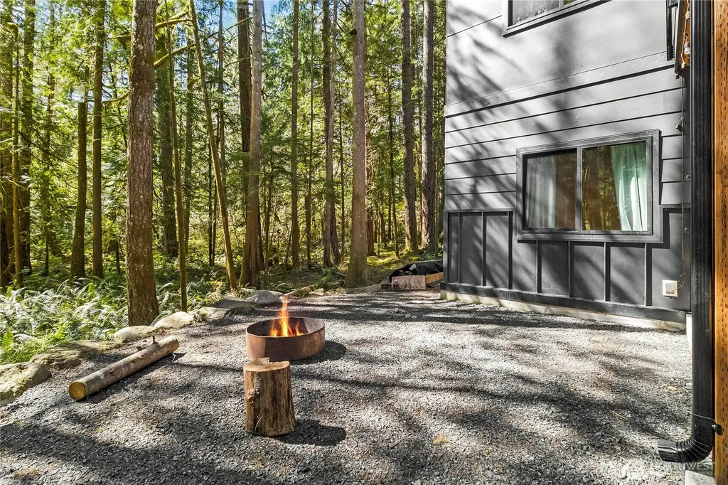 7475 Canyon View Drive Deming WA 98244