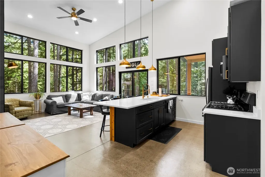 7475 Canyon View Drive Deming WA 98244