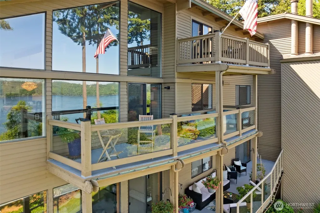 2027 Narrows View Circle NW Gig Harbor WA 98335