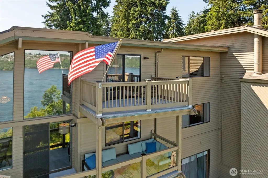 2027 Narrows View Circle NW Gig Harbor WA 98335